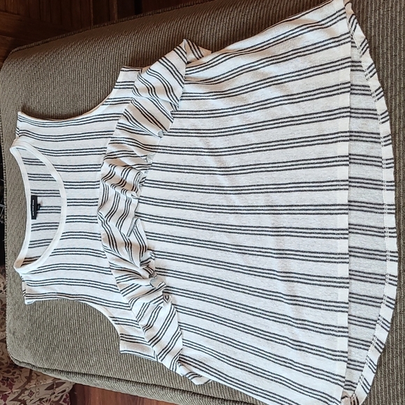 Who What Wear Ruffle Front Tank - Picture 10 of 10